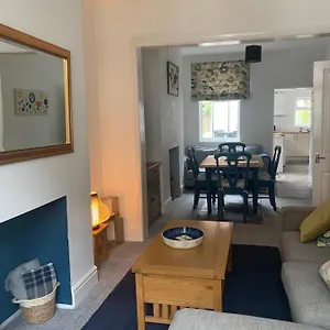 Holiday home Hideaway House